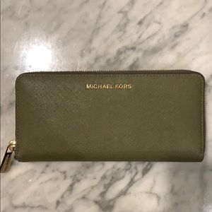 Green Michael Kors wallet with gold detail